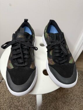 Vans Men’s Ultracush -Size 10.5